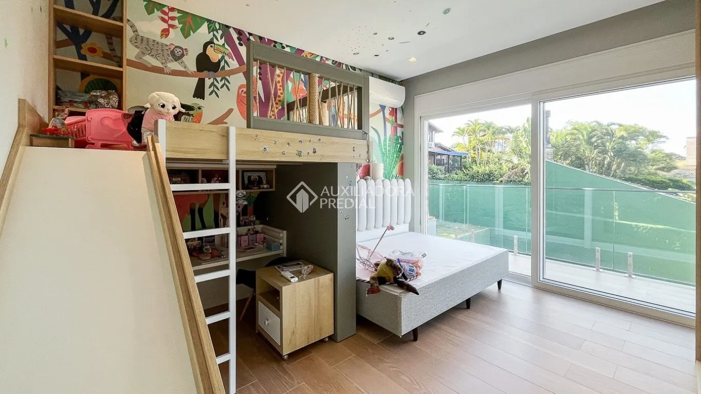 Furnished 431 m² house with 4 bedrooms and 6 bathrooms — photo 25