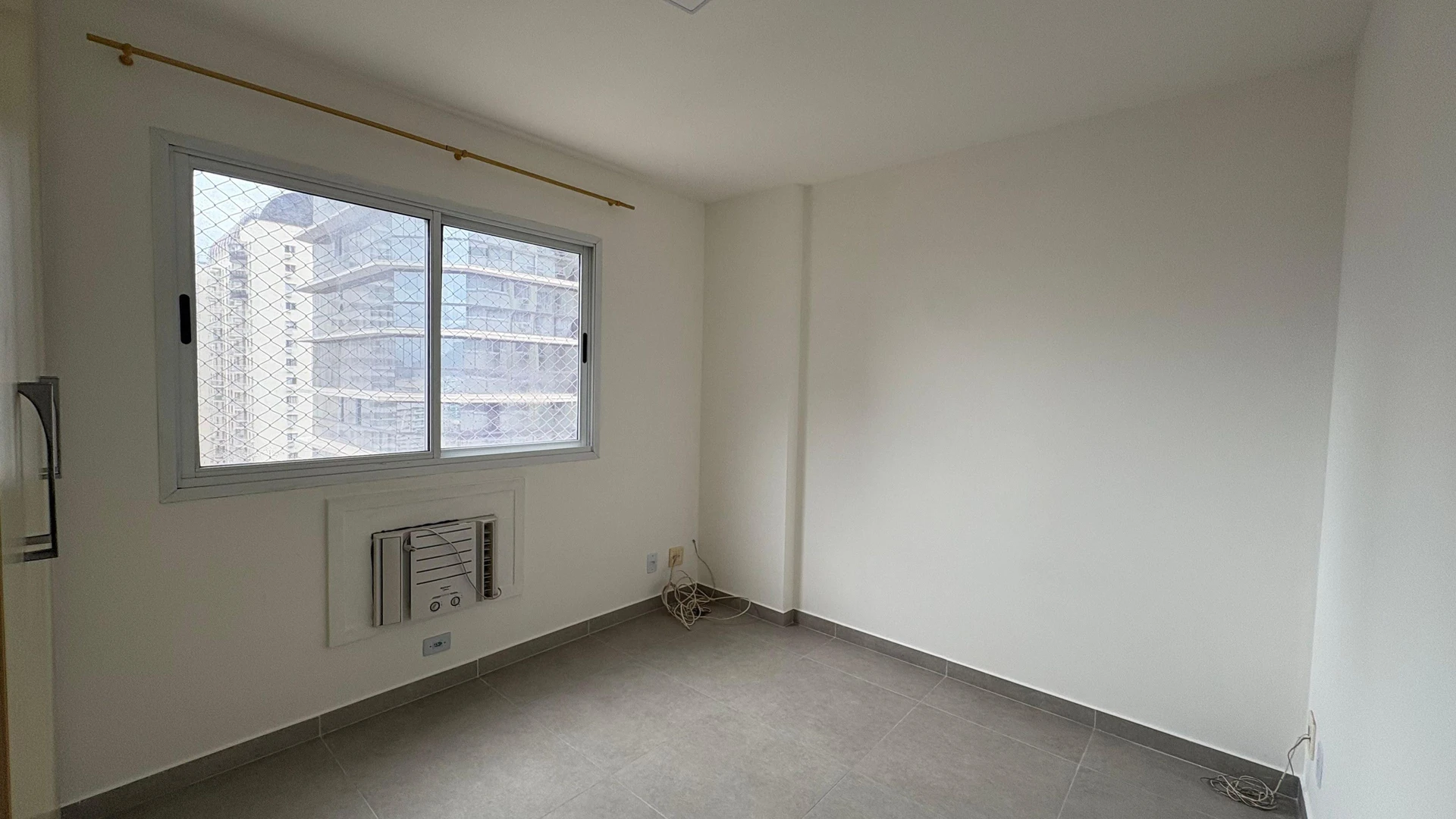 Floor-to-ceiling windows in a 3-bedroom apartment, 105 m² — photo 38