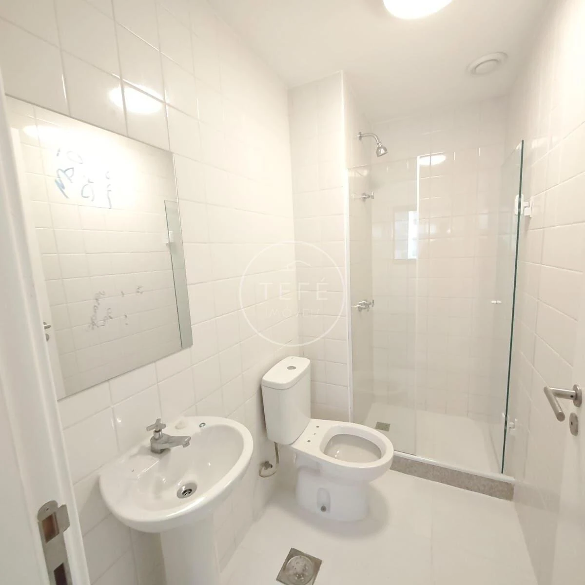 Glass-enclosed balcony in a 4-bedroom apartment, 123 m² — photo 2