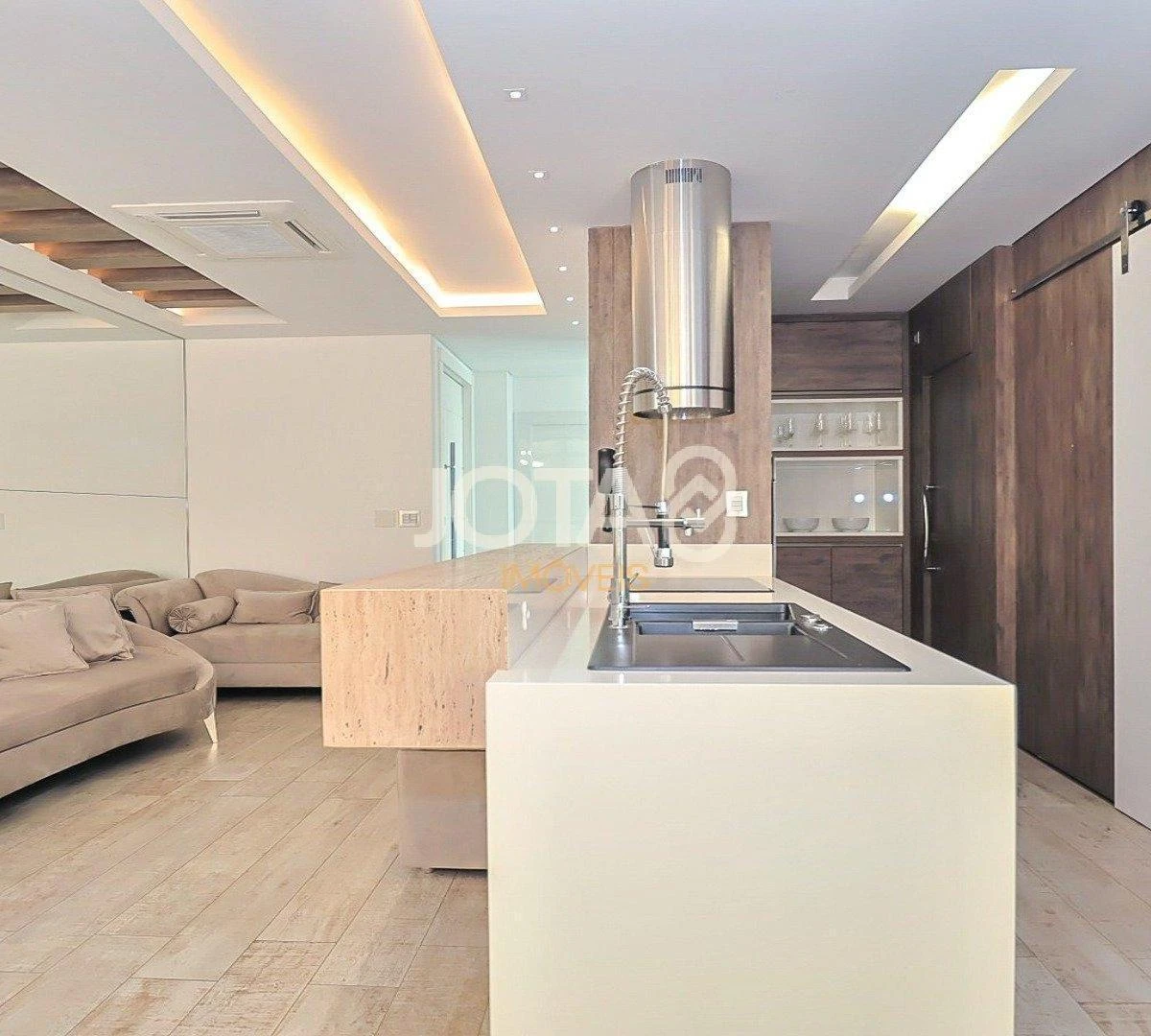 2-bedroom apartment in a building with a gym — photo 7