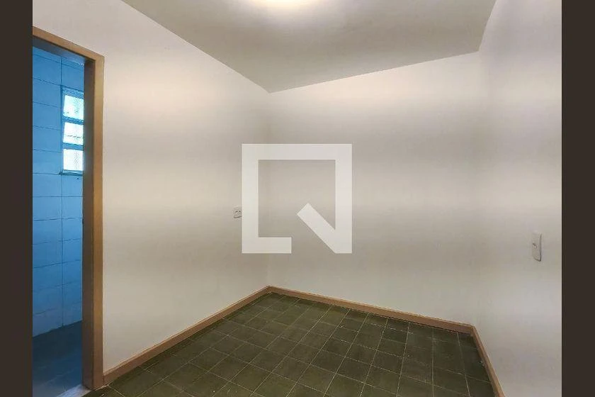 Rental house with 5 bedrooms and a balcony — photo 37