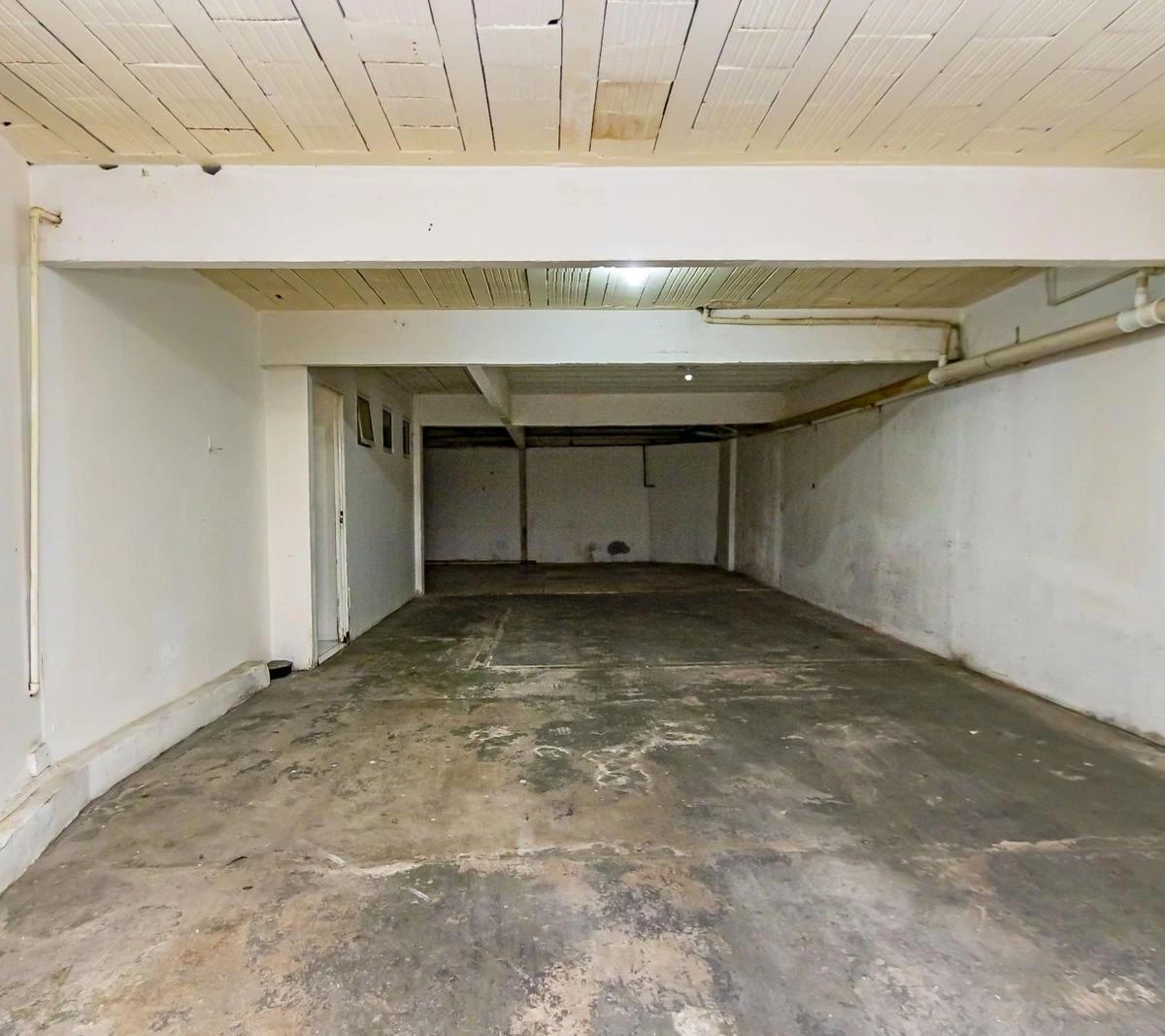 Деревянный пол или ламинат и 3 спальни: квартира 140 м² — photo 19