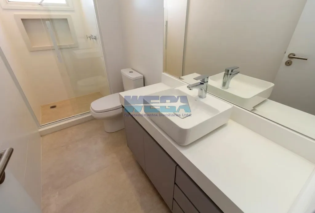 Apartamento com 4 quartos e varanda de vidro fechada — photo 35