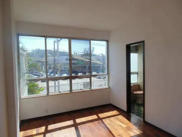 Apartment with a closed-off kitchen and 3 bedrooms — photo 6