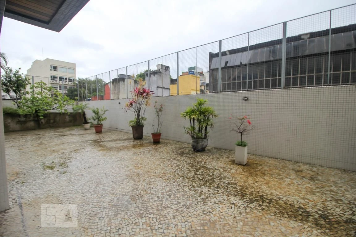 3-bedroom apartment with a glass-enclosed balcony — photo 22