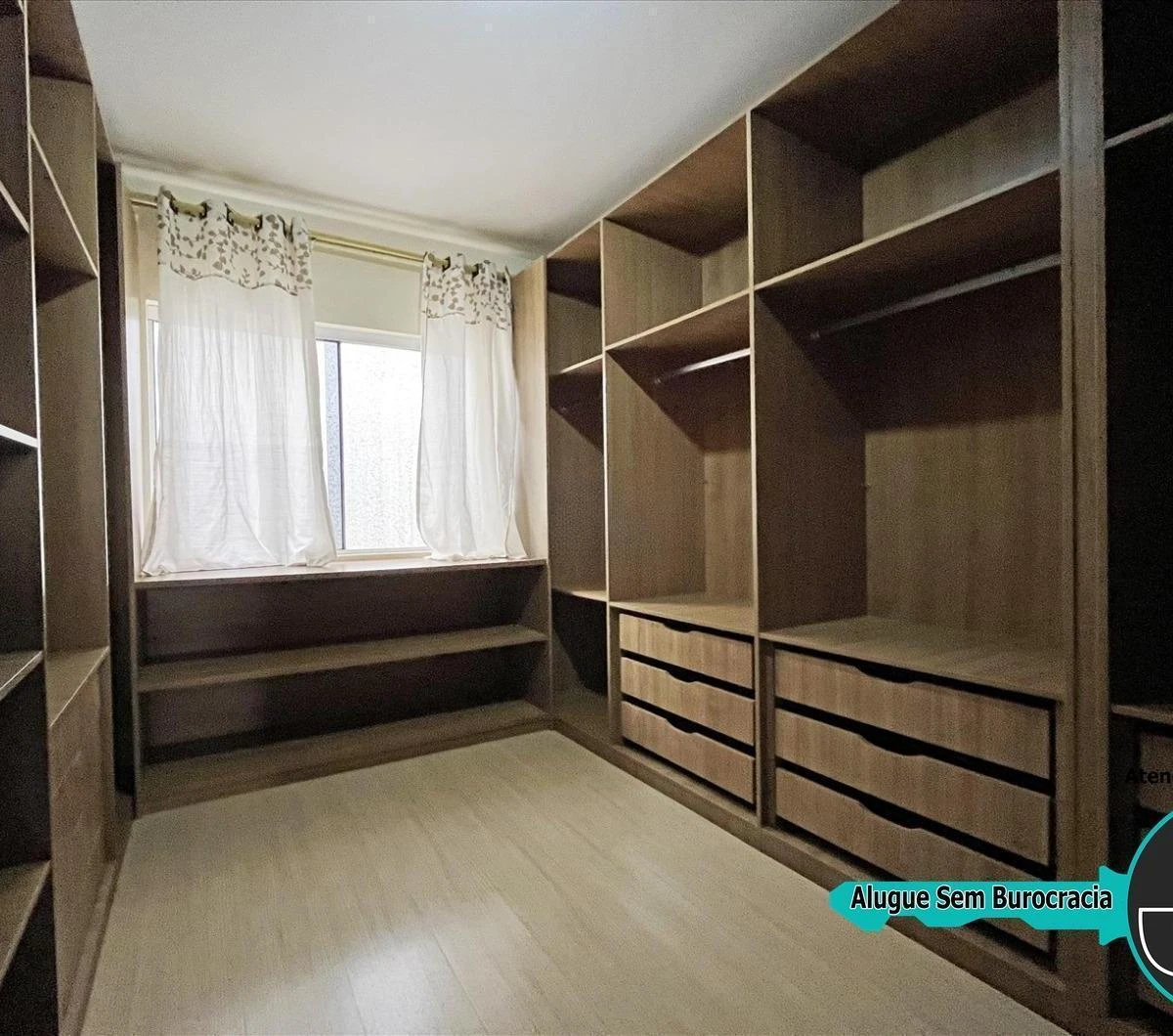 3-bedroom house with a suite and 2 parking spots — photo 13