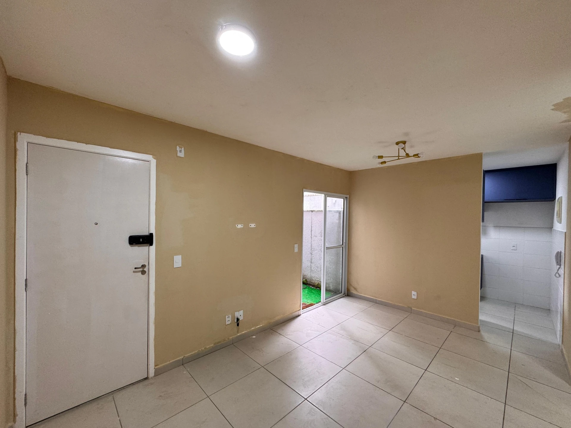 Apartamento de 2 quartos em condomínio com piscina — photo 4