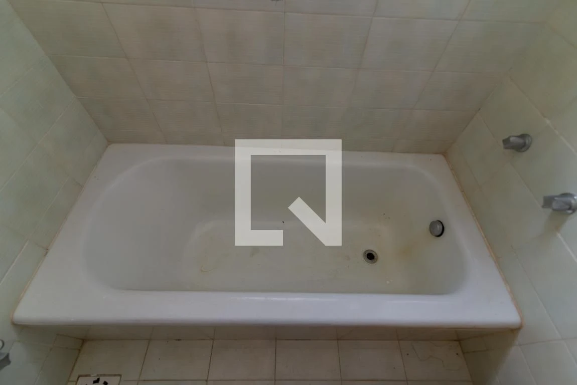 Bathtub in a 3-bedroom apartment, 110 m² — photo 43