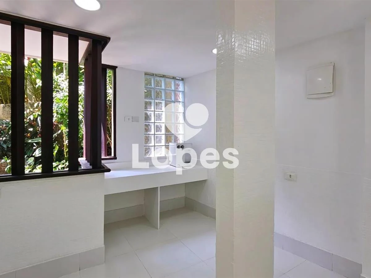 Furnished 960 m² house with 5 en-suite bedrooms — photo 23