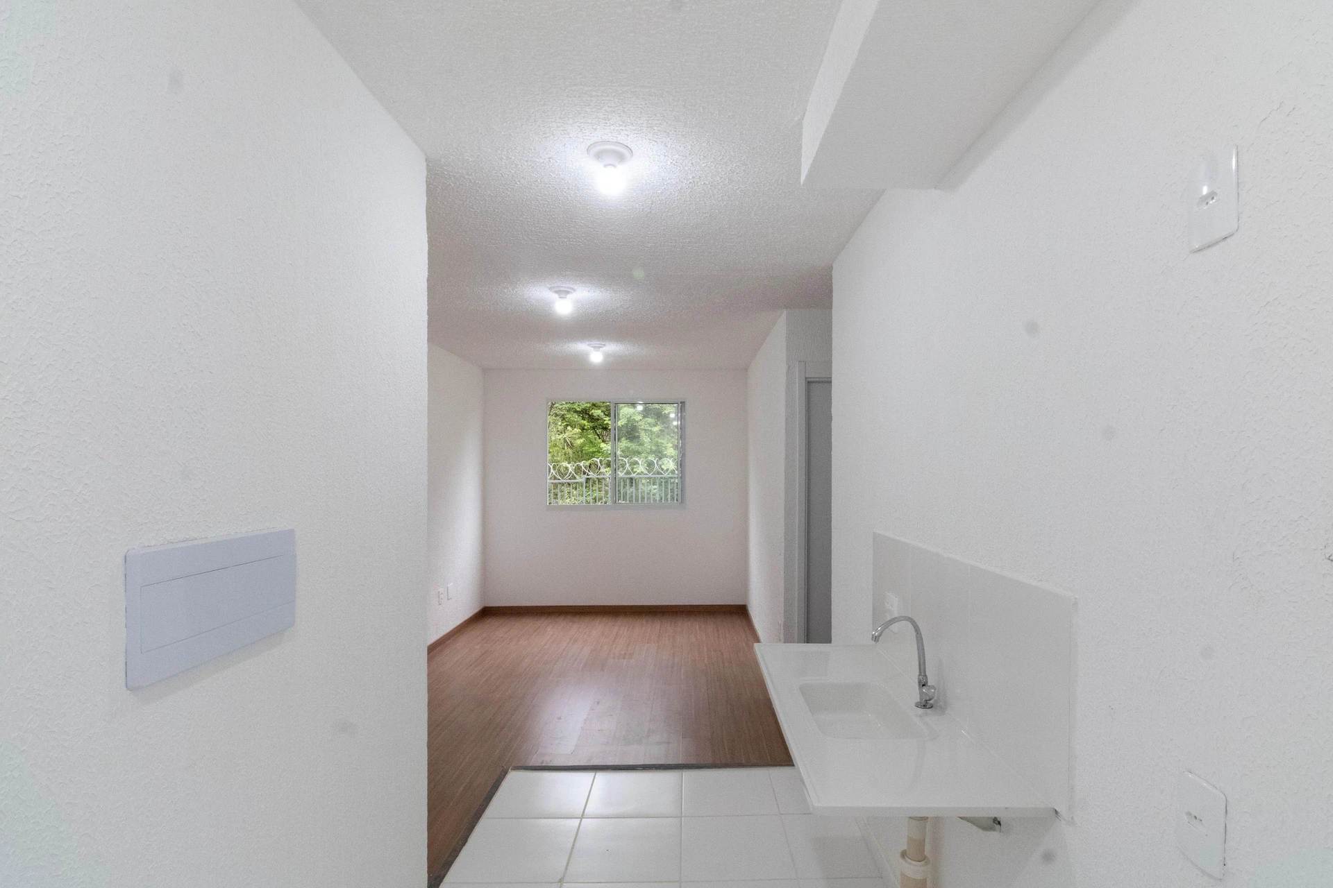 2-bedroom apartment in a building with a gym — photo 9