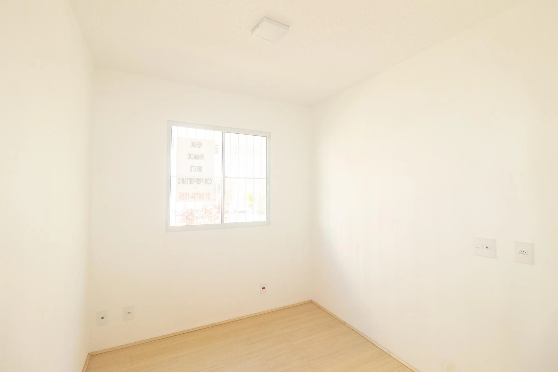 Apartamento com 2 quartos e box de vidro no banheiro — photo 30