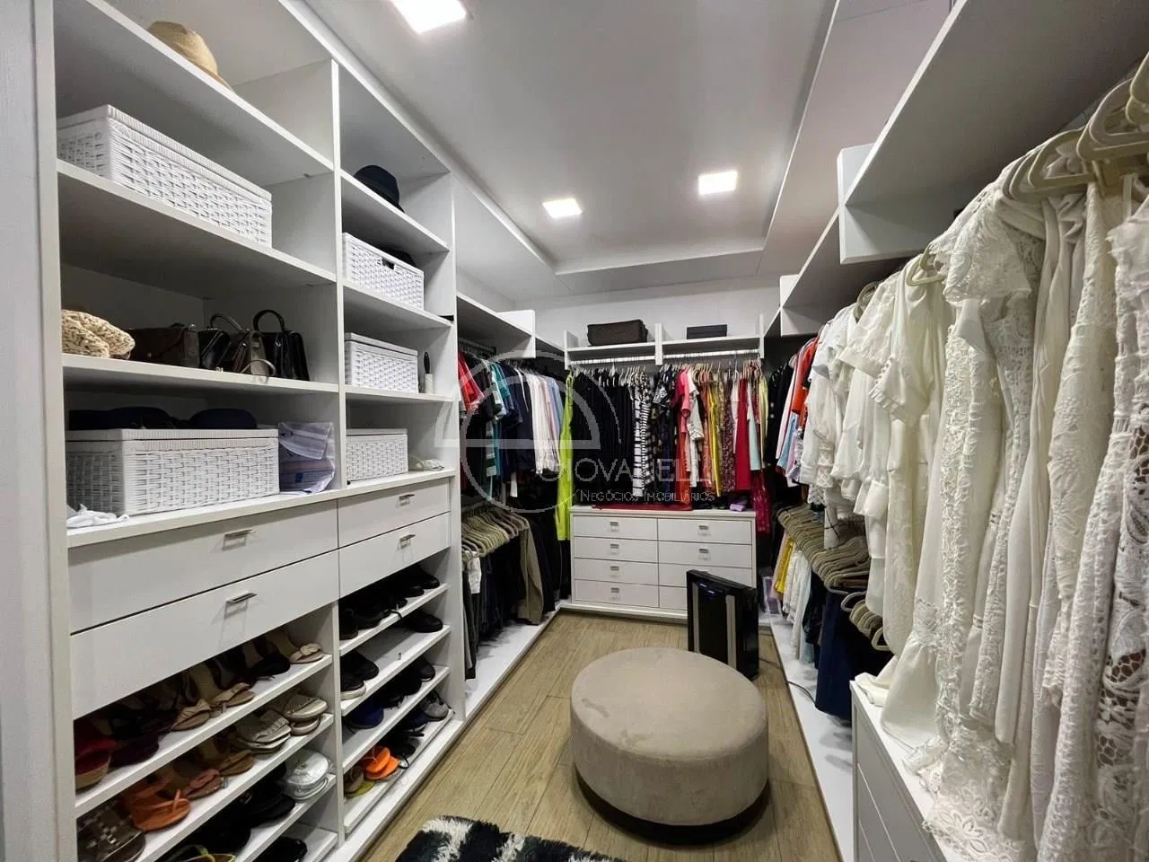Квартира 400 м² з 4 спальнями та 5 ванними кімнатами — photo 27