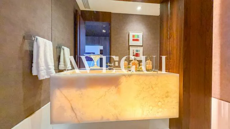 Квартира 530 м²: 4 суїти, 5 ванних і вид на воду — photo 11