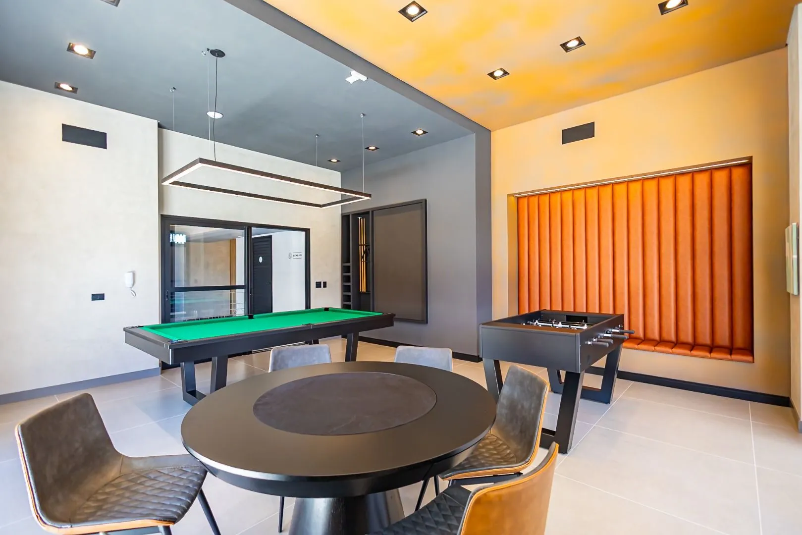 Furnished apartment, 78 m², with a glass-enclosed balcony — photo 153