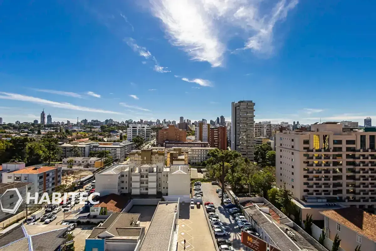 4-bedroom apartment with 2 bathrooms and a balcony — photo 12