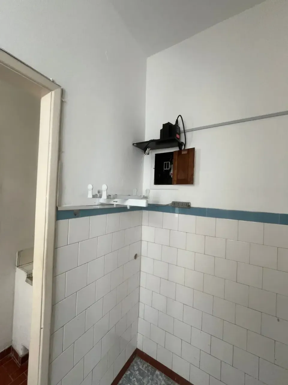 2-bedroom apartment with a glass-enclosed shower — photo 19