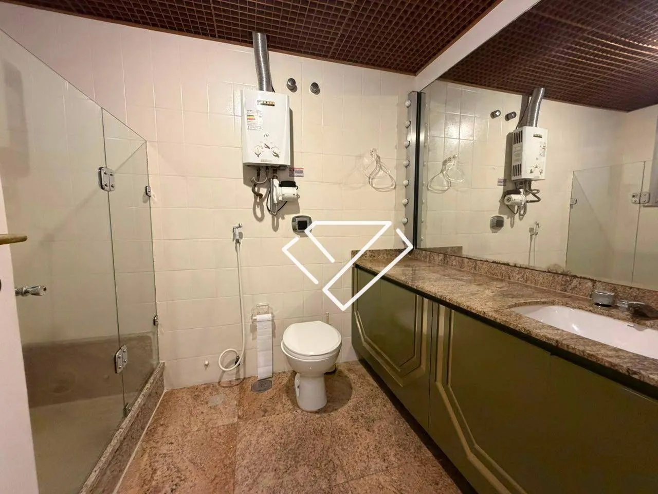 Penthouse with 3 bedrooms, 4 bathrooms and enclosed balcony — photo 48