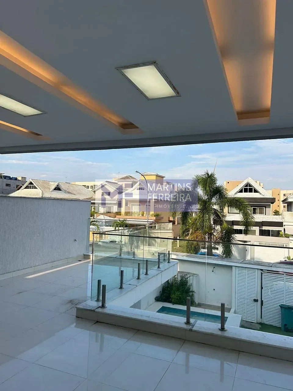 Casa para locação com cozinha planejada e 4 quartos