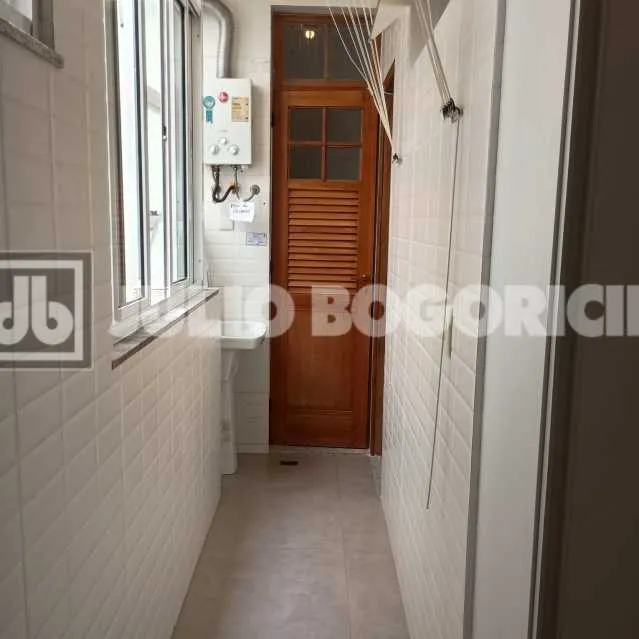 Floor-to-ceiling windows in a 2-bedroom apartment, 80 m² — photo 17