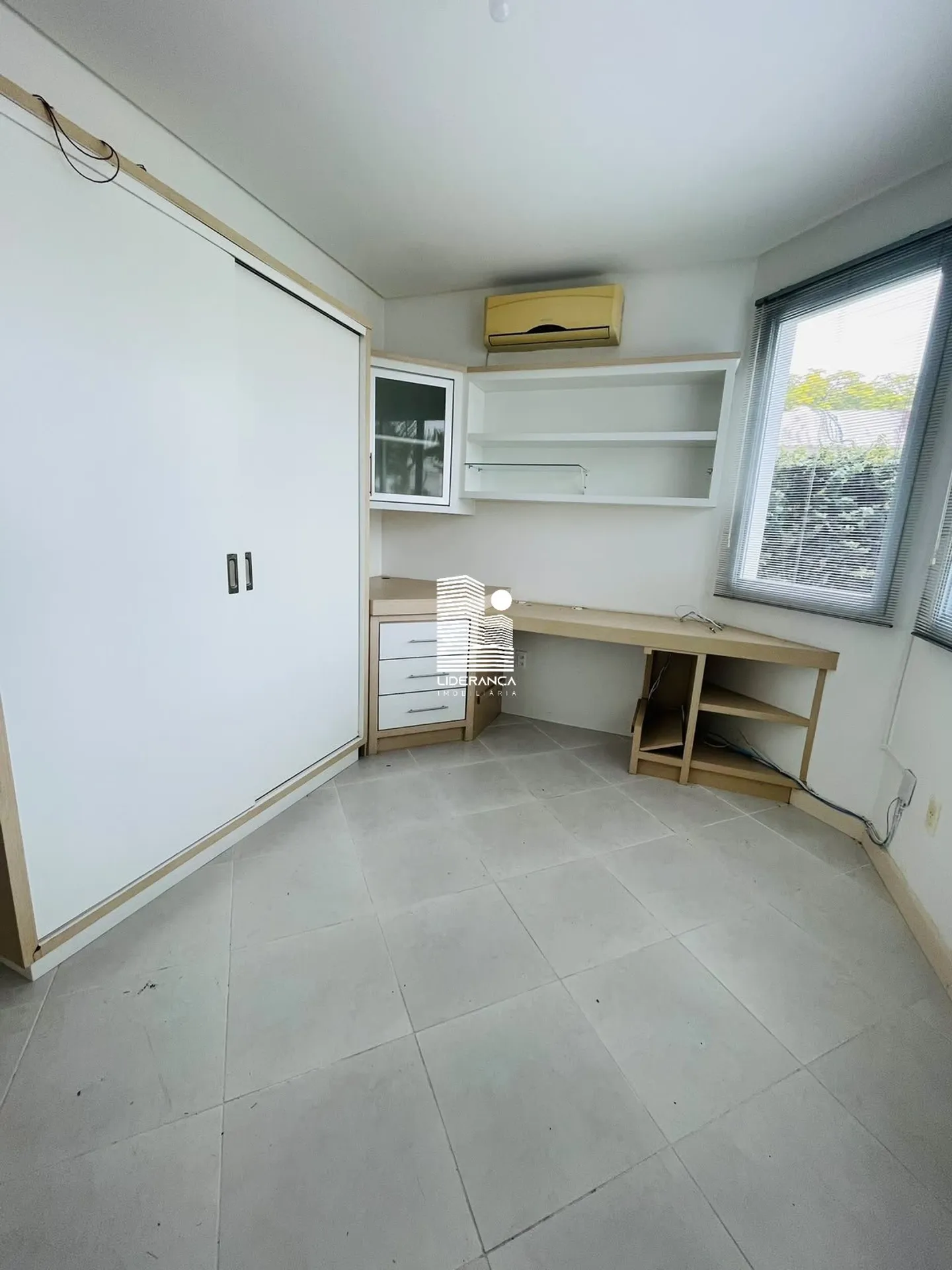 450 m² house with 4 bedrooms and a private garden — photo 17