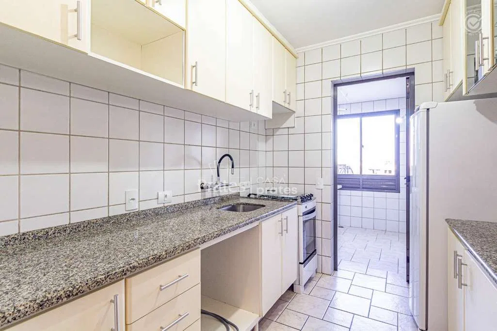 Apartment, 81 m², with wood or laminate floors — photo 2