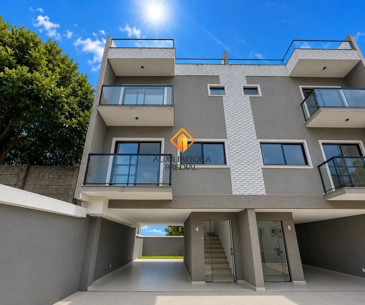House with 3 bedrooms and a balcony — photo 3
