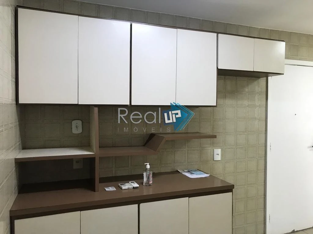 Квартира з 3 спальнями та дерев'яною підлогою або ламінатом — photo 22