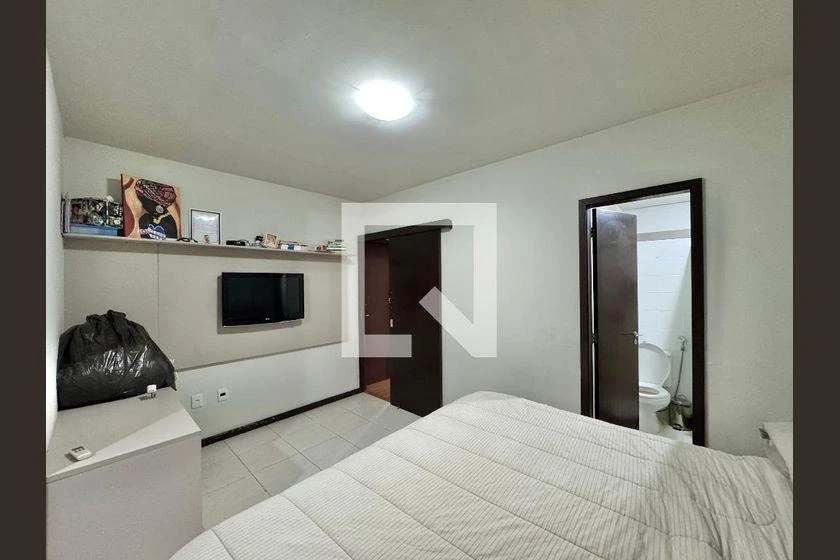 140 m² house with a walk-in closet and a home office — photo 17