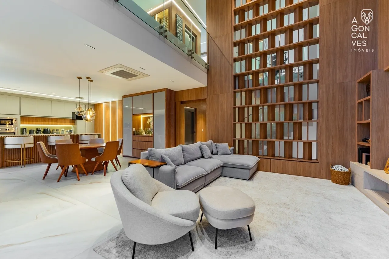 Furnished condo house with 4 suites and 5 parking spots