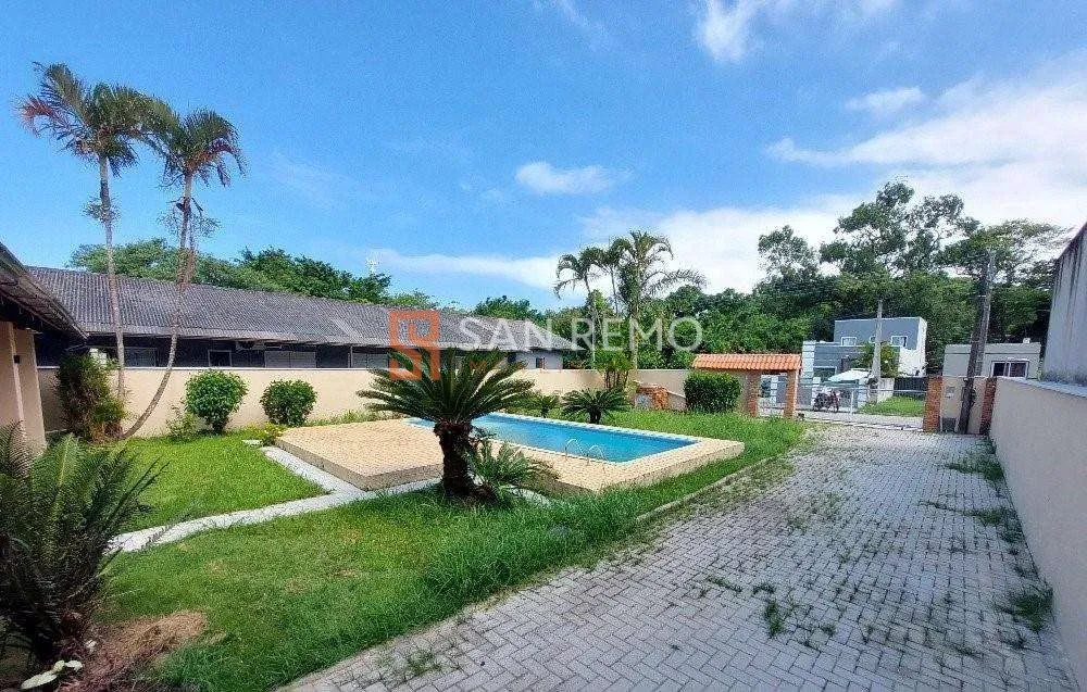 200 m² house with a fireplace and a grill on the balcony — photo 20