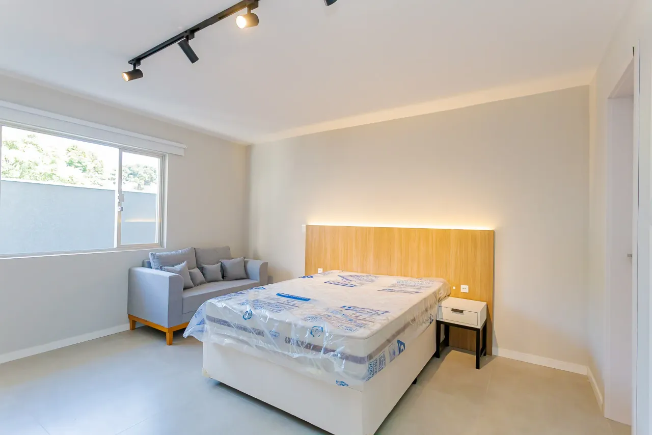 Furnished studio with glass shower and 1 parking spot