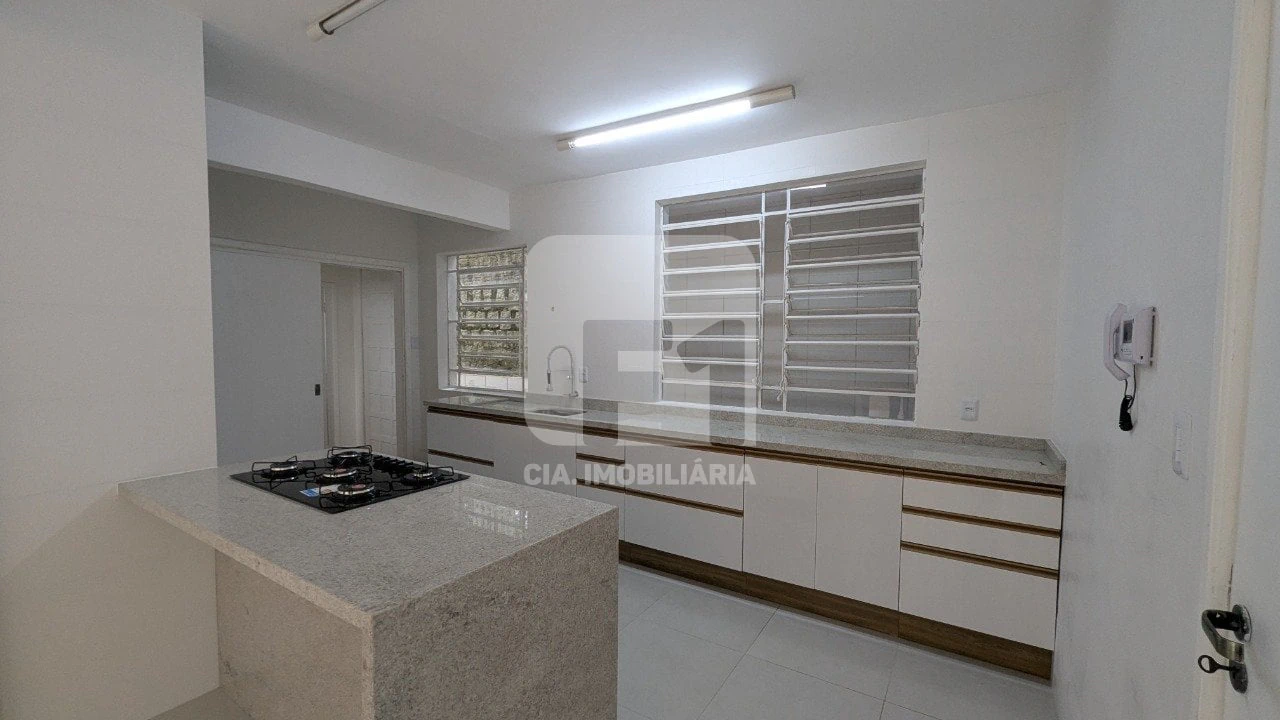 Будинок без меблів із 6 спальнями та кухнею з газом — photo 2