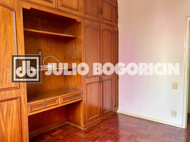 2-bedroom apartment with parking and separate kitchen — photo 6