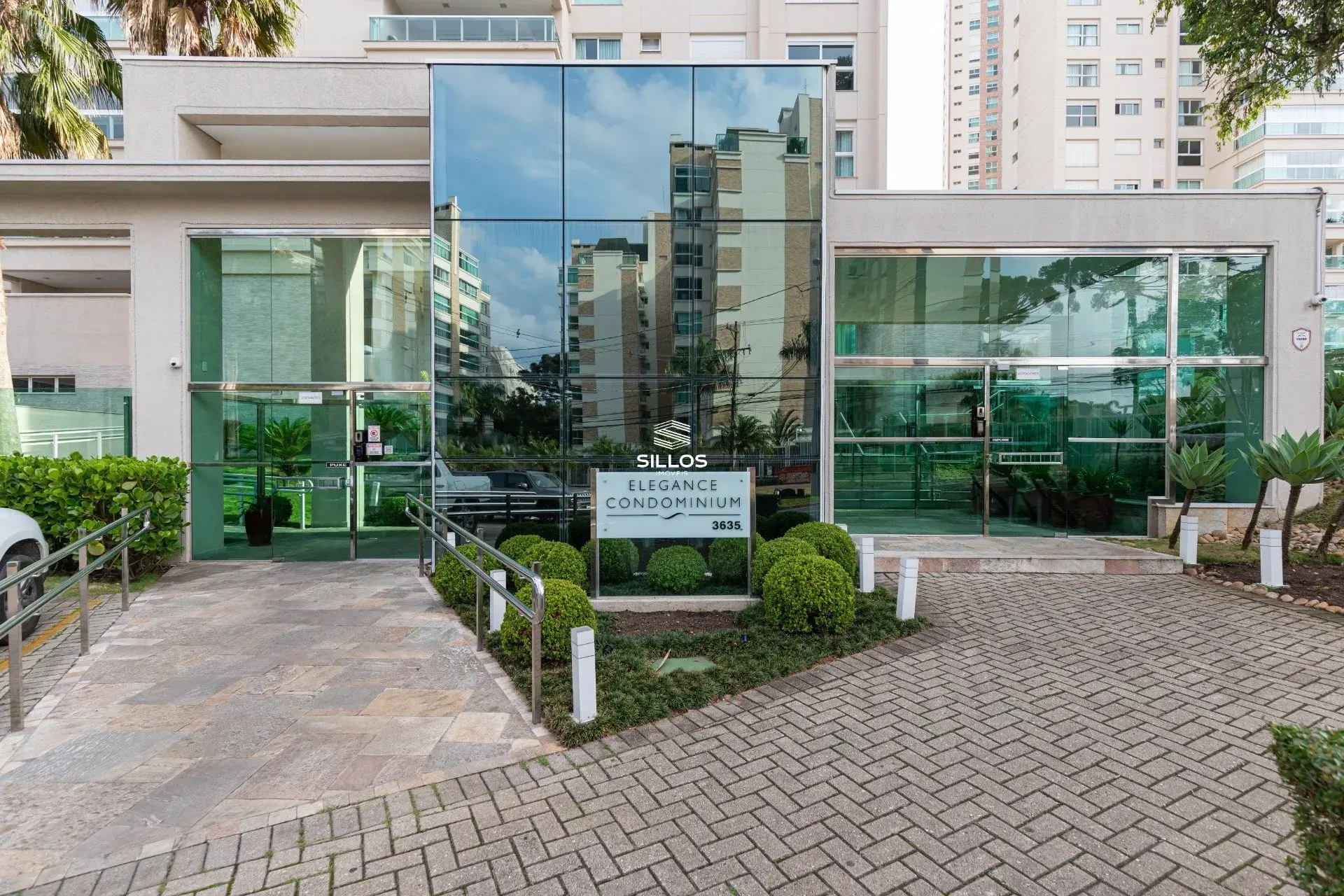 Квартира 321 м² з 3 спальнями-сюїтами і 4 паркомісцями — photo 60