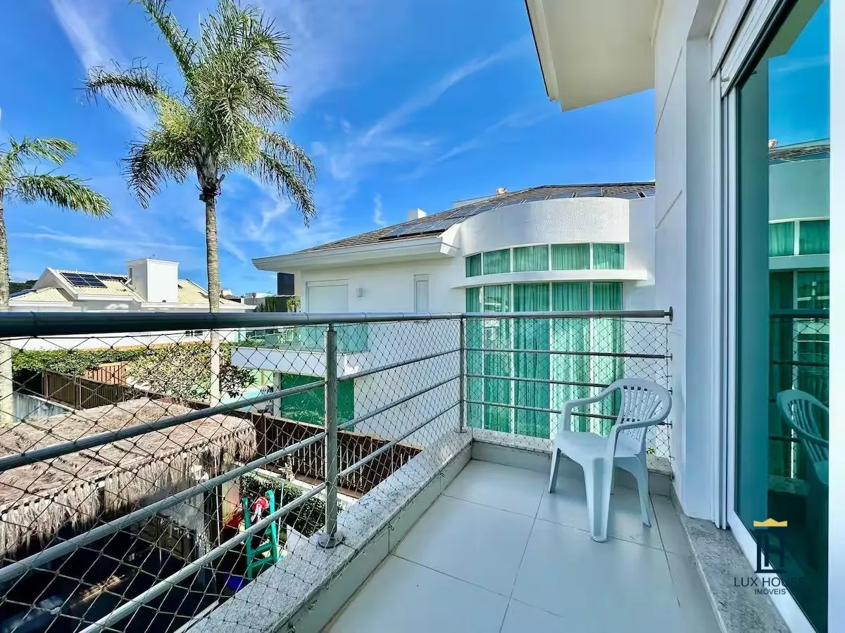 6-bedroom house with a bathtub in Florianópolis — photo 8