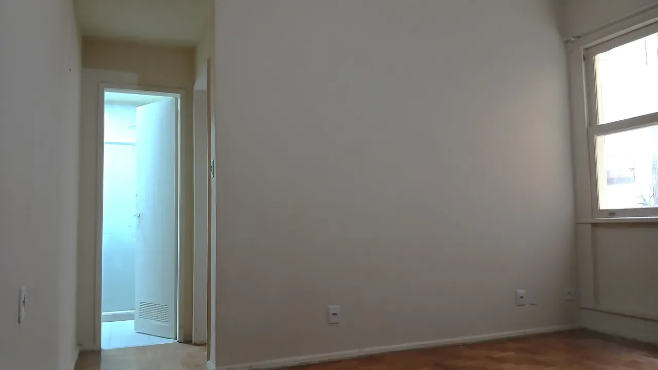 Walk-in closet in a one-bedroom apartment, 45 m² — photo 23