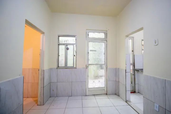 House with 1 bedroom and a separate kitchen — photo 12