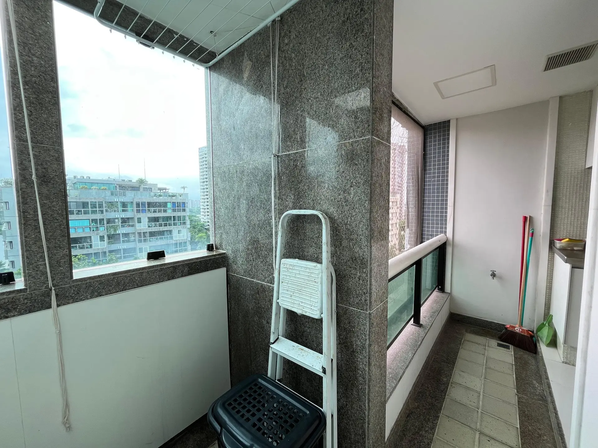 4-bedroom apartment with a water view — photo 29