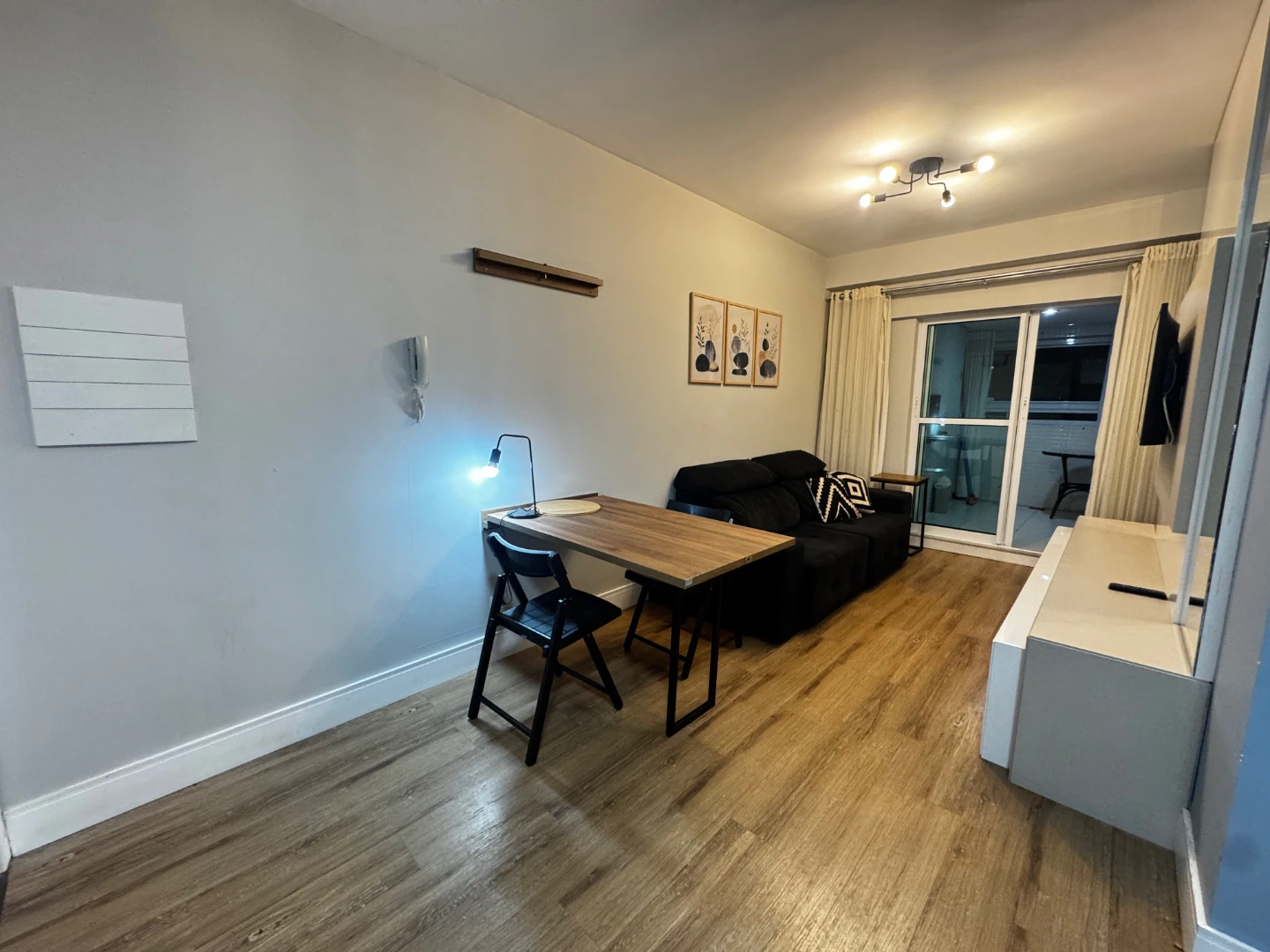 Furnished apartment, 43 m², with a glass-enclosed balcony — photo 8