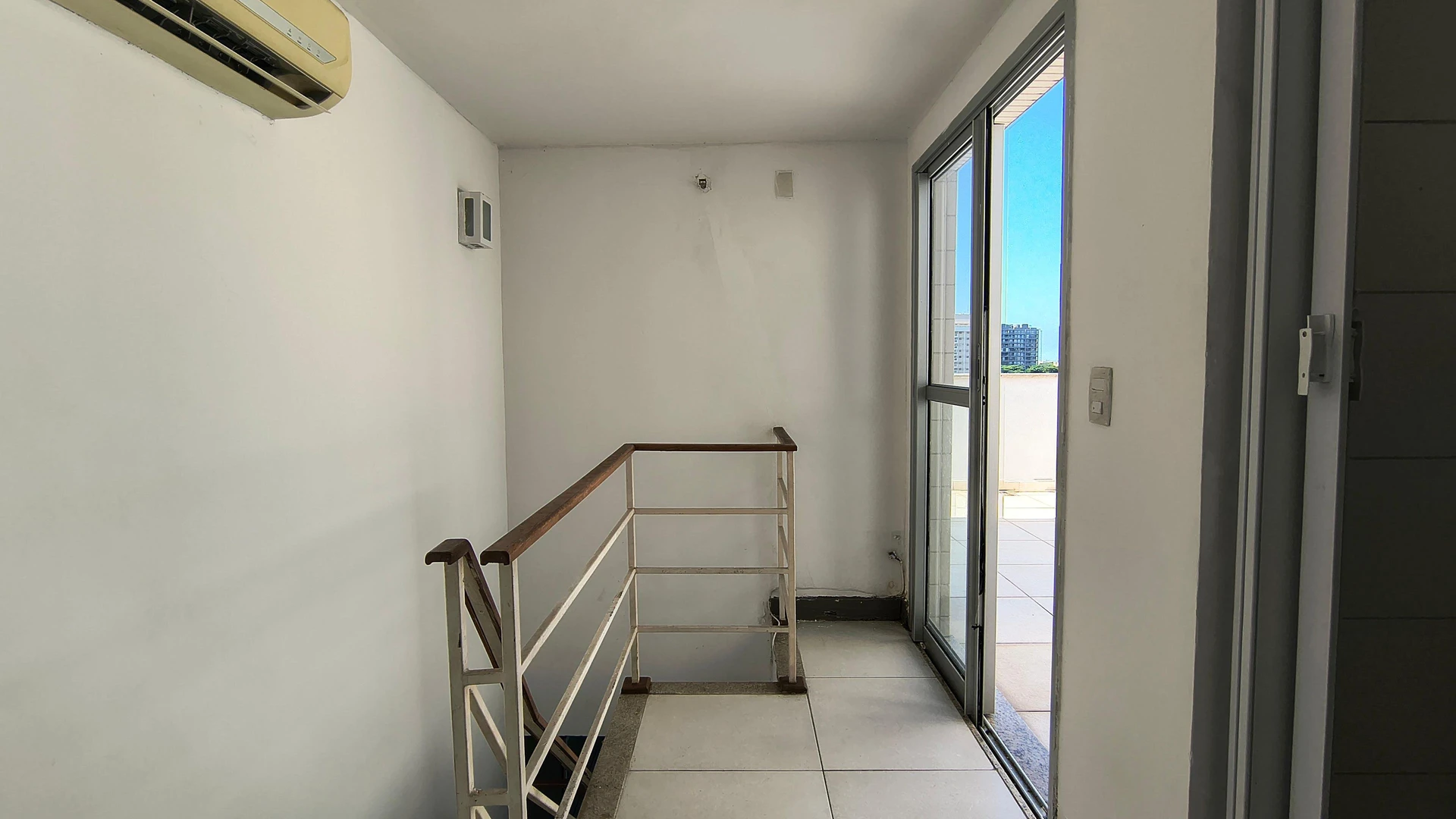 1-bedroom apartment with 1 parking space and balcony — photo 25