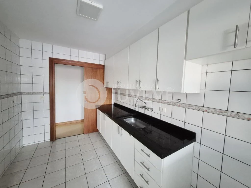 Furnished 3-bedroom apartment with enclosed balcony grill — photo 26