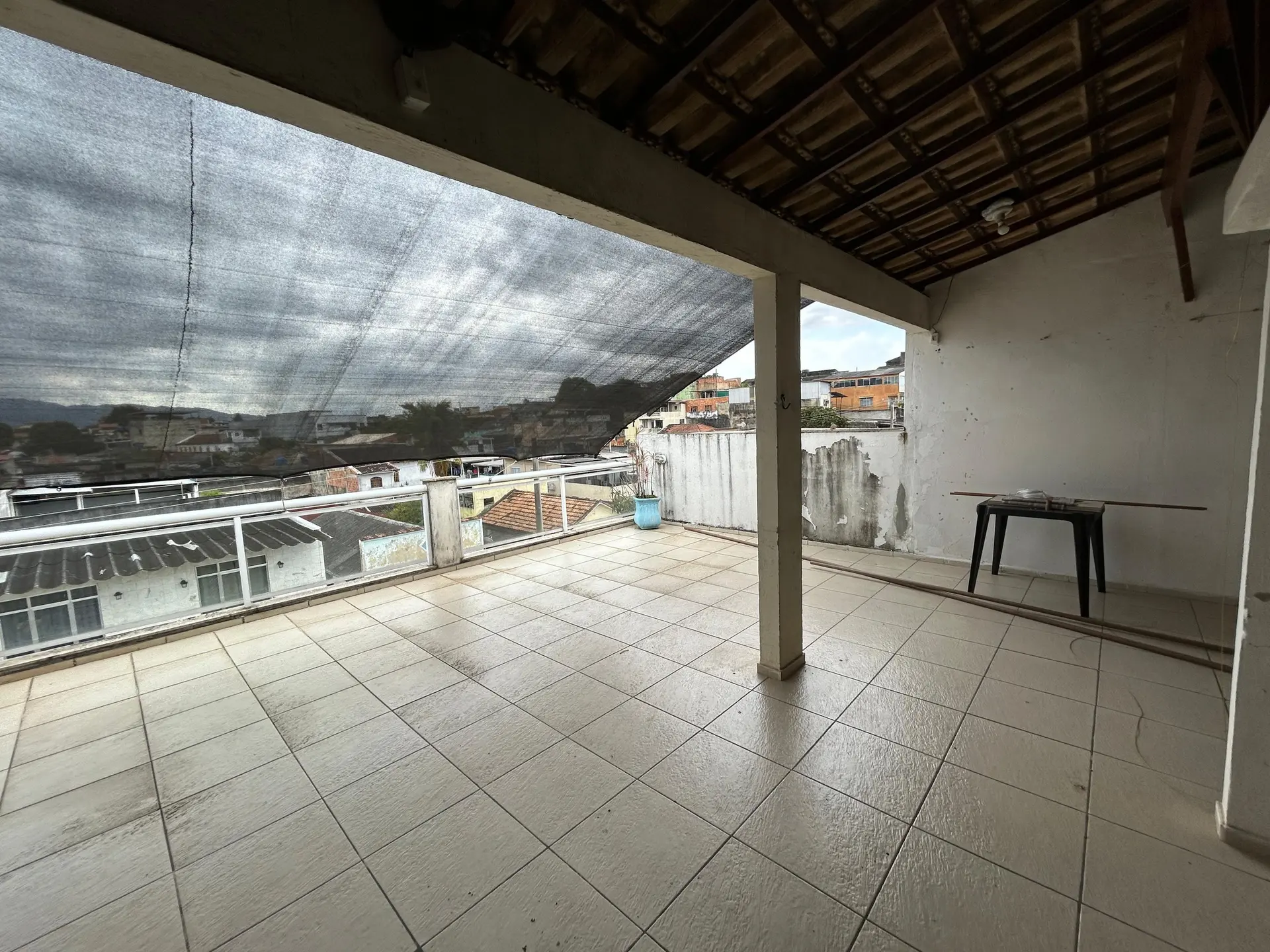 Balcony with a grill in a 3-bedroom apartment, 130 m² — photo 7