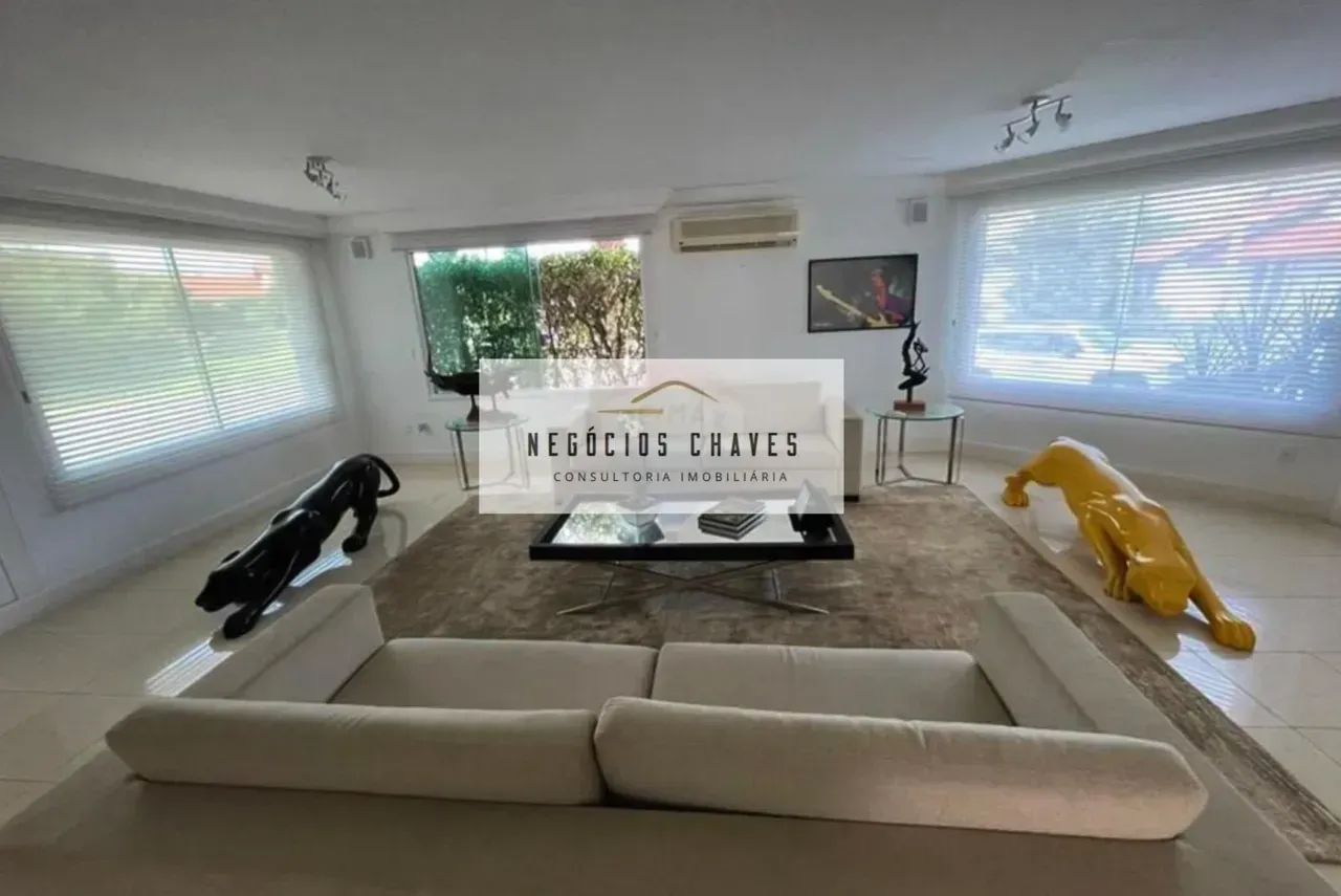House with 5 bedrooms, 784 m² and separate kitchen — photo 20