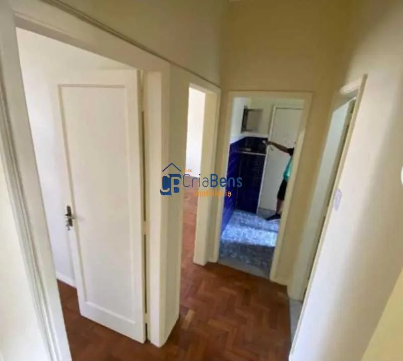 Wood or laminate floors in a 2-bedroom apartment, 60 m² — photo 9