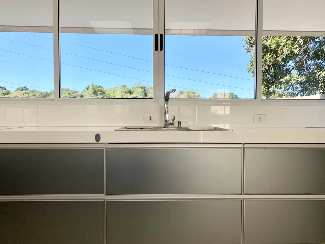 Unfurnished house with open-plan gas kitchen — photo 10