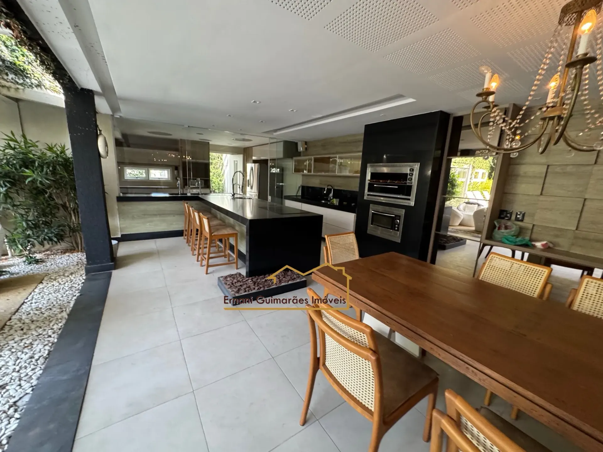 House with an open-plan kitchen and 4 bedrooms — photo 22