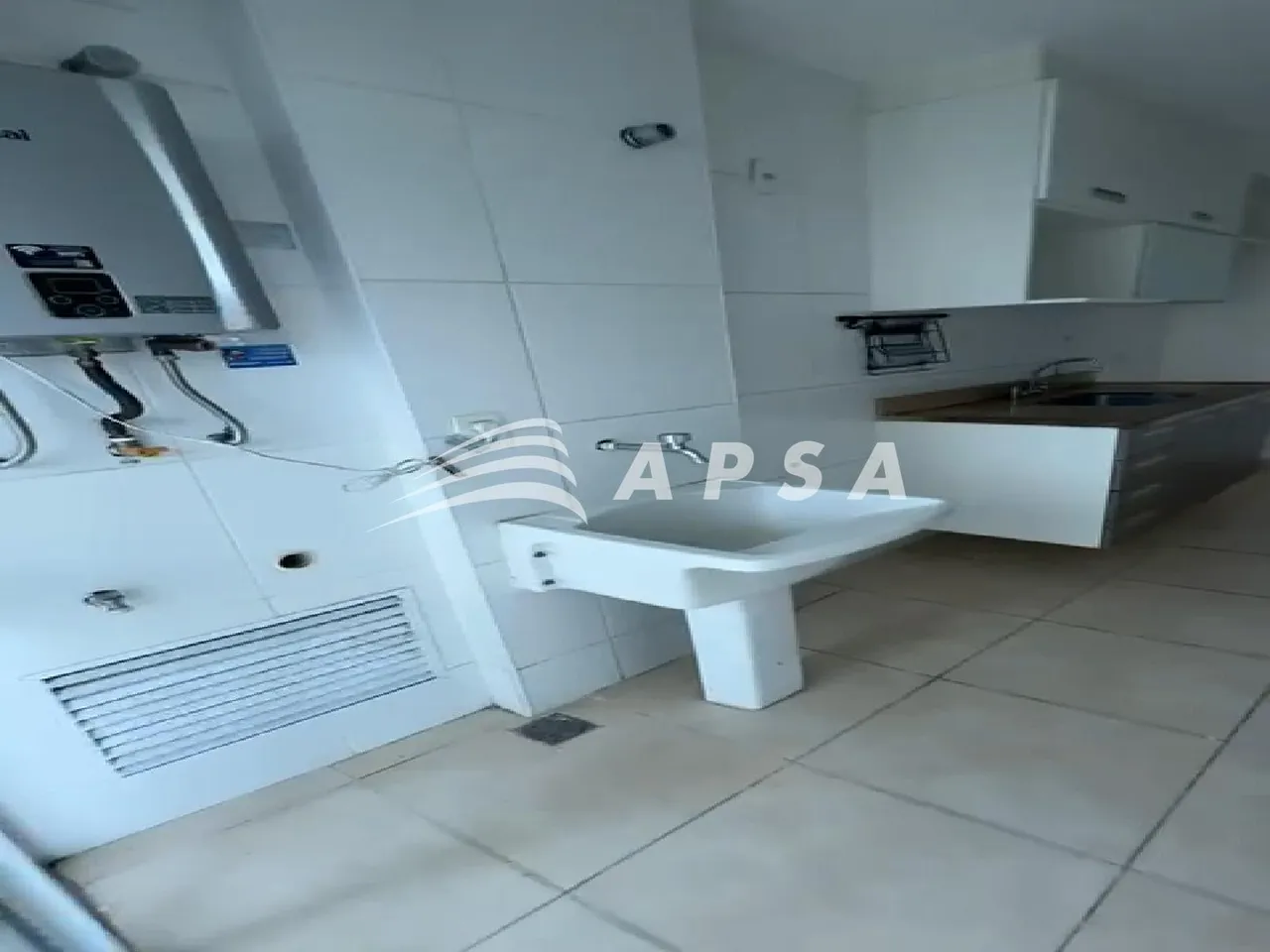 Apartamento de 2 quartos com cozinha integrada e varanda — photo 3