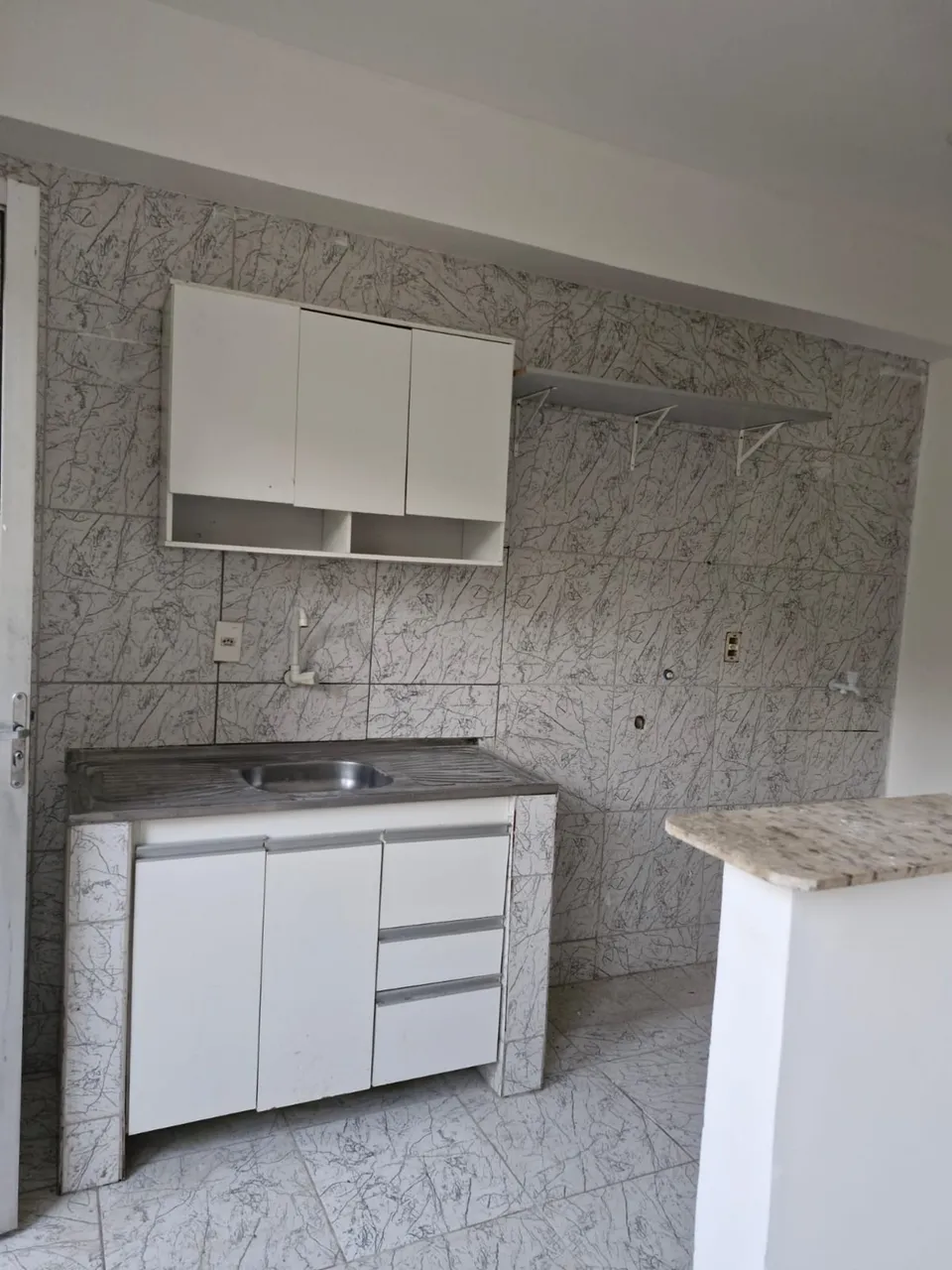 Apartamento de 1 dormitorio con 1 baño y ducha eléctrica — photo 2