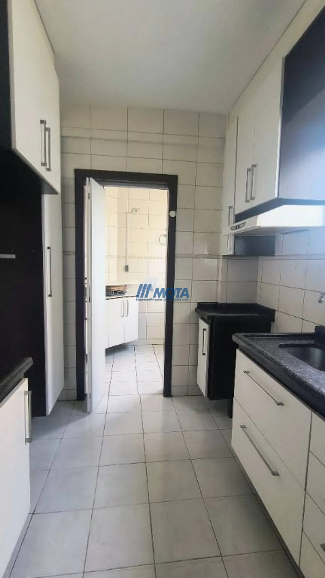 3-bedroom apartment with a private BBQ — photo 39