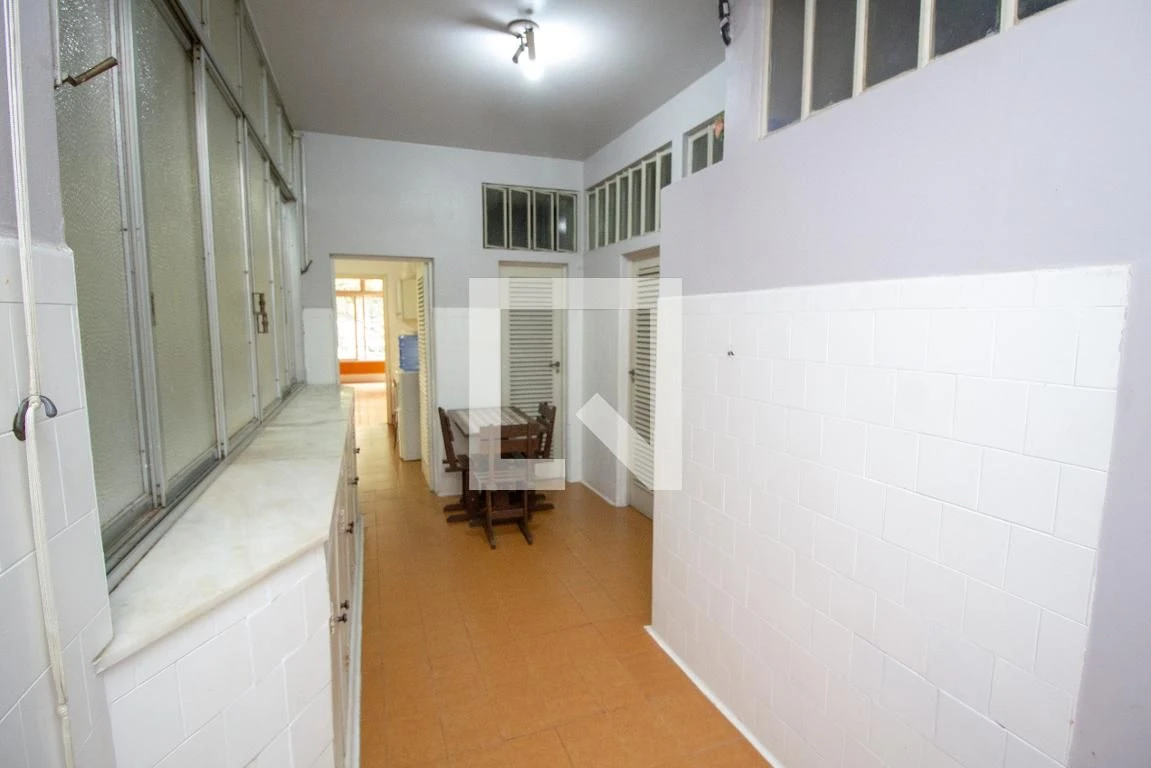 Furnished apartment with 3 bedrooms and 5 bathrooms — photo 28